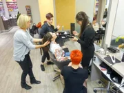 Kandidatin Mandy (M.) beim Styling