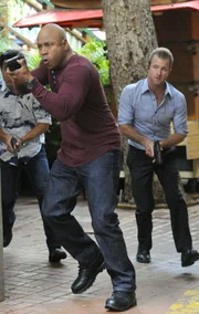 Um einen Fall zu lösen, setzen Sam (LL Cool J, l.) und Danny (Scott Caan, r.) ihr eigenes Leben aufs Spiel ...