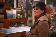 Jewelry Shopper (Jennifer Budinsky)