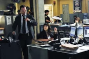 Cop Reagan (Donnie Wahlberg, l.) und seine Partnerin Baez (Marisa Ramirez, r.) stecken mitten in den Ermittlungen in einem Fall häuslicher Gewalt. Ihnen rennt die Zeit davon ...