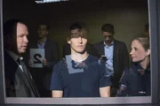 Nach einem Anschlag auf Jamie (Will Estes, M.) und Janko (Vanessa Ray, r.) sollen die beiden den Täter identifizieren. Doch sie können sich nicht erinnern ...