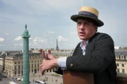 Imker Audric de Campeau auf einem Dach an der Place Vendôme