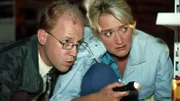 Zwei Angsthasen im Supermarkt: Schumann (Lutz Herkenrath) und Rita (Gaby Köster) haben ein Geräusch gehört. Hätte Rita doch auf die Wahrsagerin gehört und wäre zu Hause geblieben!
