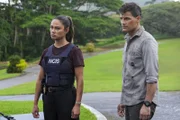 Jane Tennant (Vanessa Lachey, l.); Captain Joe Milius (Enver Gjokaj, r.)