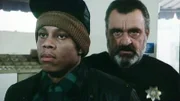 Veränderung  Mark (Victor French) erwischt Albert (Guy Killum) beim Stehlen.