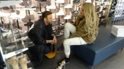 Kandidatin Evelyn und Shoppingbegleitung Ante.