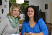 Sandra Eckardt (l.) mit Bianca, die ihren Vater Carlos in Paraguay sucht.