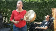 Aus der bayerischen Landeshauptstadt kommt die lebensfrohe Kira (49). Die Inhaberin eines Wellness-Studios stellt sich gemeinsam mit ihrem Mann Francesco (55, re.) dem Frauentausch-Battle. In ihrer Münchner Wohnung sind Ruhe, Spiritualität und positive Energie zu Hause.