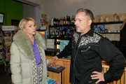 Yvonne (Gisa Zach) und Michael "Michi" (Lars Pape) können nicht nachvollziehen, was passiert ist.