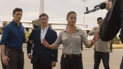 (v.l.n.r.) Captain Joe Milius (Enver Gjokaj); Breskov (Jason Downs); Jane Tennant (Vanessa Lachey)