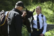 Leroy Jethro Gibbs (Mark Harmon, l.) und Polizistin May Dawson (Elisabeth Röhm, r.)