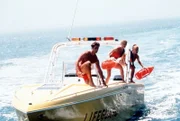 JD (Michael Bergin), April (Kelly Packard), Lani (Carmen Electra, r.)
