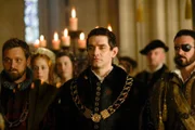 Die bösen Gerüchte um den einflussreichen Lordsiegelbewahrer Thomas Cromwell (James Frain, M.) werden immer lauter. Es heißt, dass sich der zweitmächtigste Mann des Landes in Ausübung seines Amts bereichert ...