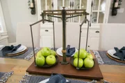 Joanna und Chip haben es sich dieses Mal zur Aufgabe gemacht, dem frisch verheirateten Paar ein erstes gemeinsames Zuhause zu schaffen ...