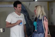 Glenn Howerton als Dennis Reynolds, Jennifer Elise Cox als Lizzie