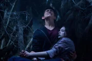 Derek Hale (Ian Nelson) und Paige Krasikeva (Madison McLaughlin)