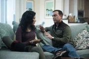 Rosa Diaz (Stephanie Beatriz, l.); Charles Boyle (Joe Lo Truglio, r.)