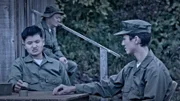 Drei Soldaten sitzen