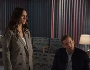 Maddie Kendall (Jennifer Love Hewitt, l.); Evan "Buck" Buckley (Oliver Stark, r.)