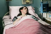 Melinda (Jennifer Love Hewitt) zieht sich bei einem Autounfall eine Kopfverletzung zu, was zur Folge hat, dass sie seitdem keine Geister mehr sehen kann ...