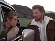 Burt (Steve Sander, re.) hat keine guten Nachrichten für seinen Chef Drew (Bo Hopkins, li.)...