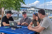 David O'Keefe (r.) Jimmy Gadomski (l.), Michael C. Barnette (2.v.l.), Wayne Abbott (2.v.r.)