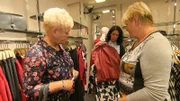 Lydia (r.) und Shoppingbegleitung Silvia (l.)