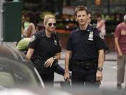 Als zwischen Jamie (Will Estes, r.) und einer attraktiven Ärztin die Funken fliegen, wächst bei Eddie (Vanessa Ray, l.) die Eifersucht ...