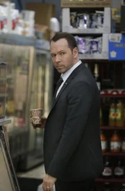 Verzweifelt versucht sich Danny (Donnie Wahlberg), gegen den Vorwurf der Polizeibrutalität zu wehren. Doch ist er wirklich so unschuldig, wie er tut?