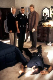 (v.l.n.r.) Dr. Mark Sloan (Dick Van Dyke); Hanover (Christopher Michael); Steve Sloan (Barry Van Dyke)