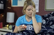 Die Nebenwirkungen der Pillen machen Anna (Jeanette Biedermann) zu schaffen ...