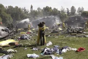 Jim (David Conrad, l.) schließt Melinda (Jennifer Love Hewitt, r.) in die Arme ...