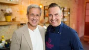 Pierre Littbarski und Tim Raue (r.)