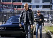 Sam Hanna (LL Cool J, l.); Fatima Namazi (Medalion Rahimi, r.)