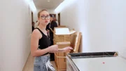 Shania hat eine Vision - sie möchte Inneneinrichterin werden. Ihre Eltern sind Feuer und Flamme und überlassen ihrer Tochter direkt eine Wohnung zum Einrichten, die sie mit ihrer Immobilienfirma in Dubai gerade verkauft haben.