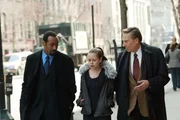 Detective Green (Jesse L. Martin, li.) und Det. Briscoe (Jerry Orbach) befragen Lena Parkova (Alexis Dziena) zum Tod ihrer Schwester. Ist Nadia wirklich an den Folgen einer tödlichen Medikamentenmischung gestorben? Detective Green (Jesse L. Martin, li.) und Det. Briscoe (Jerry Orbach) befragen Lena Parkova (Alexis Dziena) zum Tod ihrer Schwester. Ist Nadia wirklich an den Folgen einer tödlichen Medikamentenmischung gestorben?