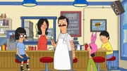 Noch ist alles in Ordnung, doch schon bald soll ein mechanischer Hai, als Attraktion für den Pier, die Stadt terrorisieren: Bob (M.), Linda (2.v.l.), Gene (r.), Louise (2.v.r.) und Tina (l.) ...