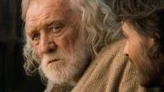 2 Johannes(Richard Harris) diktiert seinem Schreiber Demetrius (Ian Duncan) Briefe an Gemeinden in aller Welt