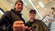 ?das braucht Julia heute. Yasin versucht sich als Shoppingbegleitung, ob das gut geht?