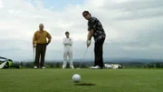 Um an den raffgierigen Jed Rucker heranzukommen, schleust sich Nate Ford auf dem Golfplatz ein.
