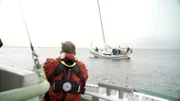 Segelboot in gefährlicher Schieflage.