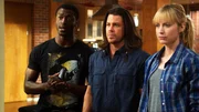 In einer Bekleidungsfabrik werden zahlreiche chinesische Gastarbeiterinnen ausgenommen. Um dem Elend ein Ende zu bereiten, planen Alec Hardison (Aldis Hodge, l.), Eliot (Christian Kane) und Parker (Beth Riesgraf) eine eigene Modenschau.