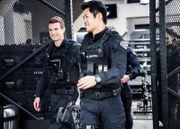 Jim Street (Alex Russell, l.) und Victor Tan (David Lim)