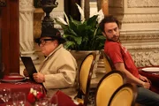 v.li.: Frank Reynolds (Danny DeVito), Charlie Kelly (Charlie Day)