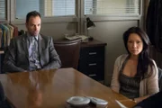 Enthüllen die Identität eines Serienkillers: Sherlock Holmes (Jonny Lee Miller, l.) und Joan Watson (Lucy Liu, r.) ...