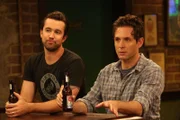 L-R: Rob McElhenney als Mac, Glenn Howerton als Dennis Reynolds