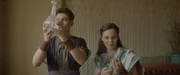 Theo (Eloise Little) und Darius (Louis Martino) sind mit Hilfe der Zeitmaschine in den Tempel von Ramses II. gereist.