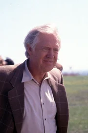 Dr. Nathan Harding (Ronny Cox)