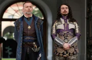 Treville (Hugo Speer, l.); Ludwig XIII. (Ryan Gage, r.)