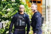 L-R: Daniel 'Hondo' Harrelson (Shemar Moore) and David 'Deacon' Kay (Jay Harrington)